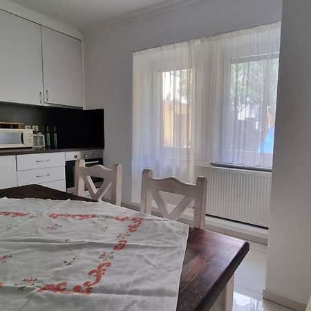 Spacious Apartment In City Center Bratislava Exterior photo