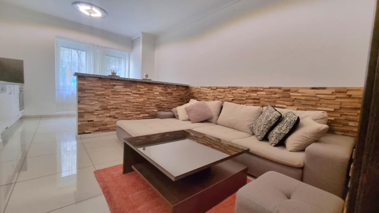Spacious Apartment In City Center Bratislava Exterior photo