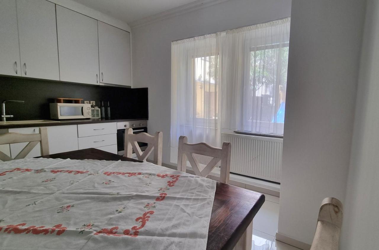 Spacious Apartment In City Center Bratislava Exterior photo