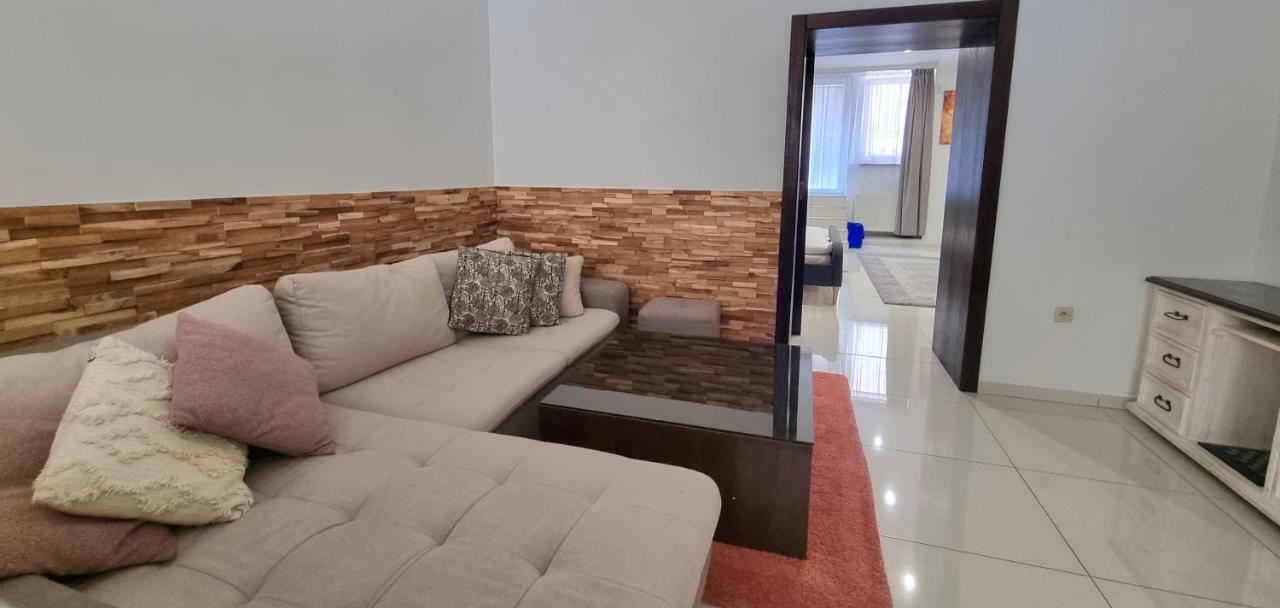 Spacious Apartment In City Center Bratislava Exterior photo