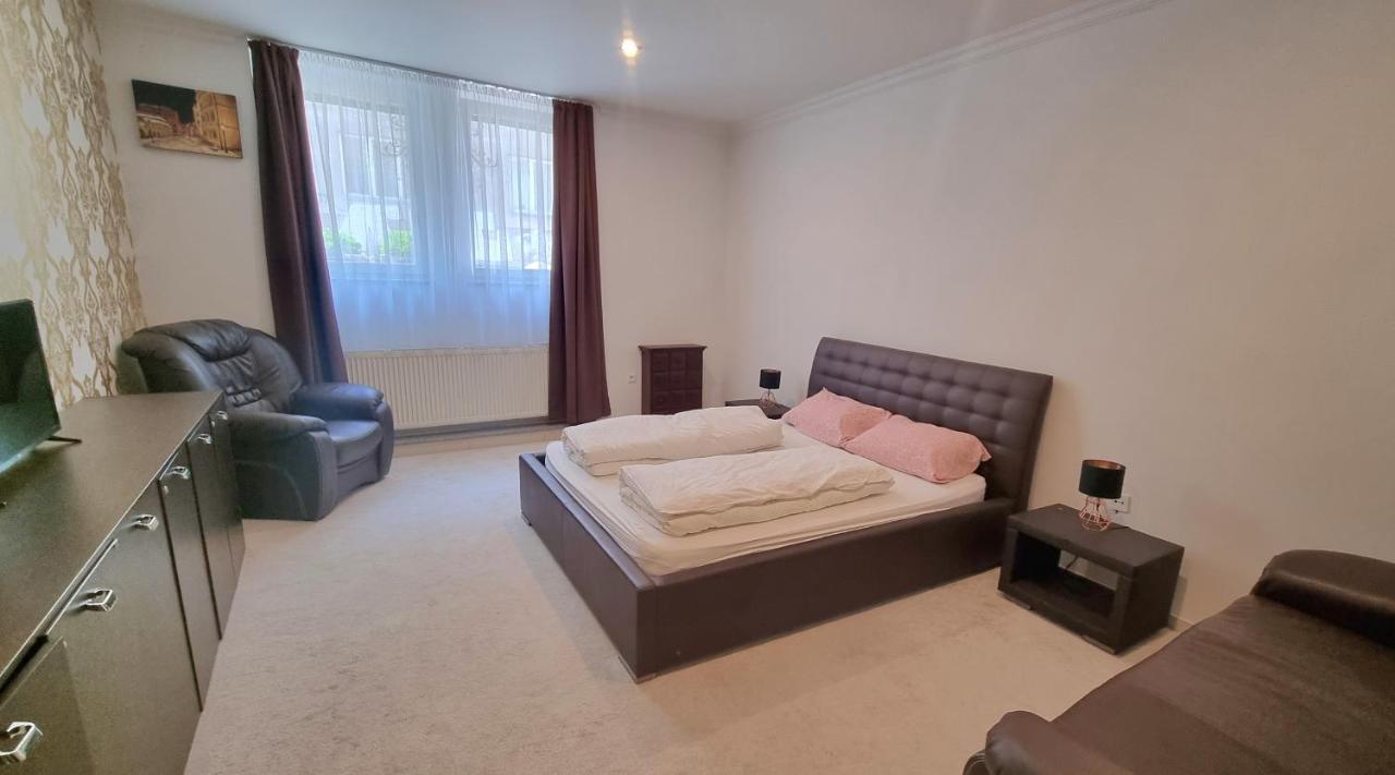 Spacious Apartment In City Center Bratislava Exterior photo