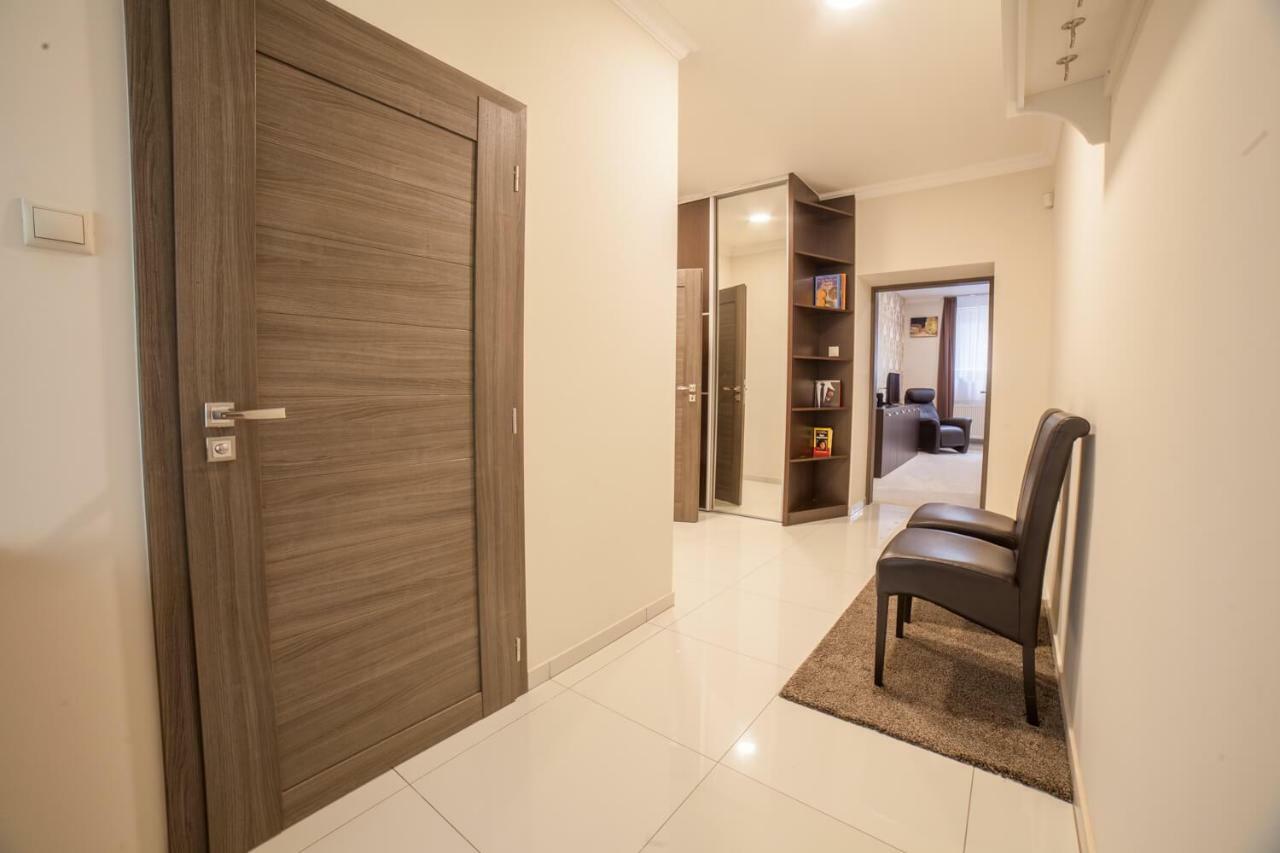 Spacious Apartment In City Center Bratislava Exterior photo